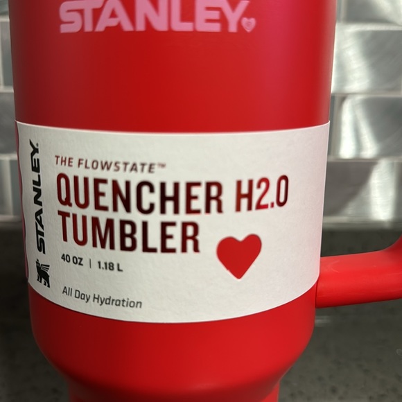 Stanley 40 oz quencher H2.0 Tumbler Red target edition - Picture 2 of 4